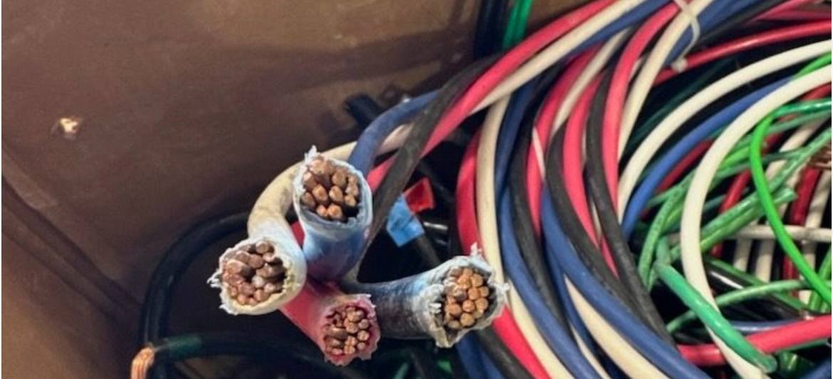 Cut ends of copper cable showing stranded conductor