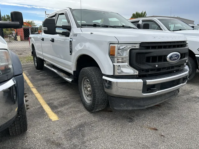 White Ford Super Duty work pickup